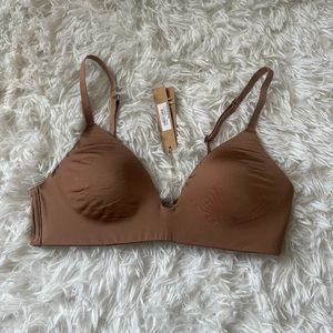 NWT Skims wireless T-shirt bra